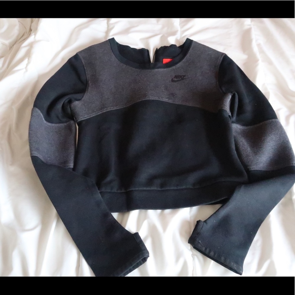 [RSRVED]Nike black and gray cropped sports sweater